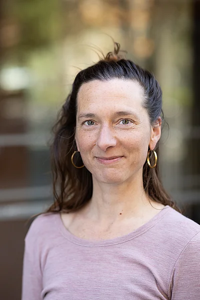 Porträtfoto von Julia Sauermann