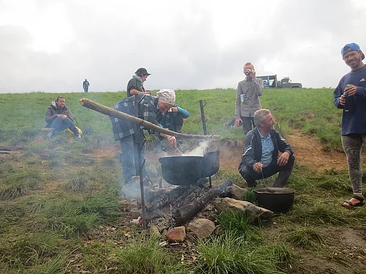 Mokryanske Poloninya / camp site - breakfast