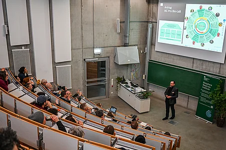 Menschen im Hörsaal