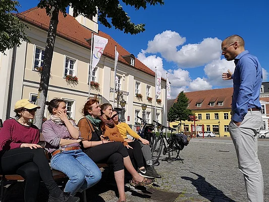 Students in exchange with the mayor of Angermünde