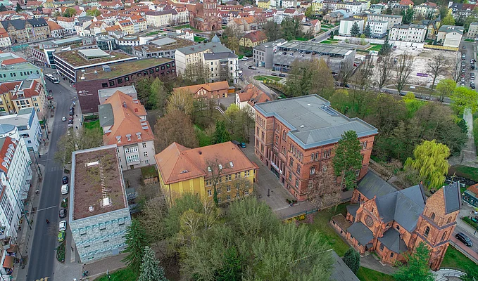 Hochschul-Gebäude von oben