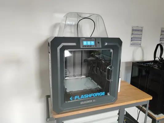 3D printer Guider lls from Flashforge Großaufnahme des Flashforge 3D-Druckers Guider lls