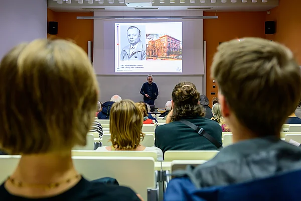 Full auditorium for the lecture on the history of today's Senckenberg German Entomological Institute Müncheberg (SDEI)