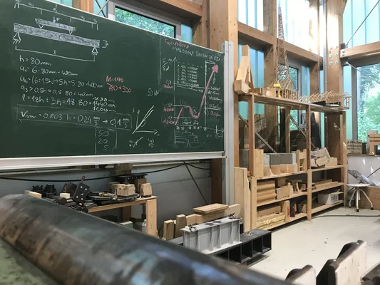 Holzwerkstatt der HNEE Holzwerkstatt der HNEE