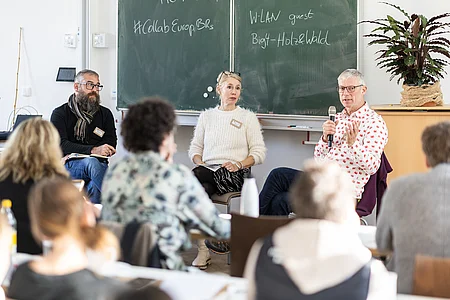 Menschen reden miteinander