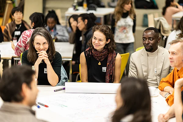 Menschen im World Café