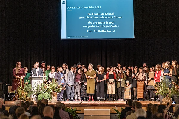 Janz viele Menschen auf Bühne