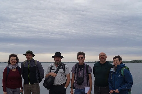Team in front of lake Beleu - f.l. G. Costea, A. Lozan, P. Ibisch, P. Hobson, V. Purcic, J. Blumröder 