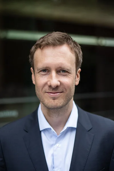 Prof. Dr. Erik Aschenbrand Portrait photo of Prof. Dr. Erik Aschenbrand