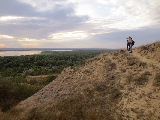 Lower Prut BR - P. Ibisch & P. Hobson observing the landscape