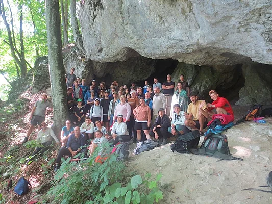 Group picture in the Druzhba (friendship) cave
