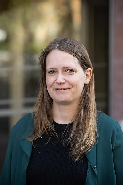 Dr. Julia Epp