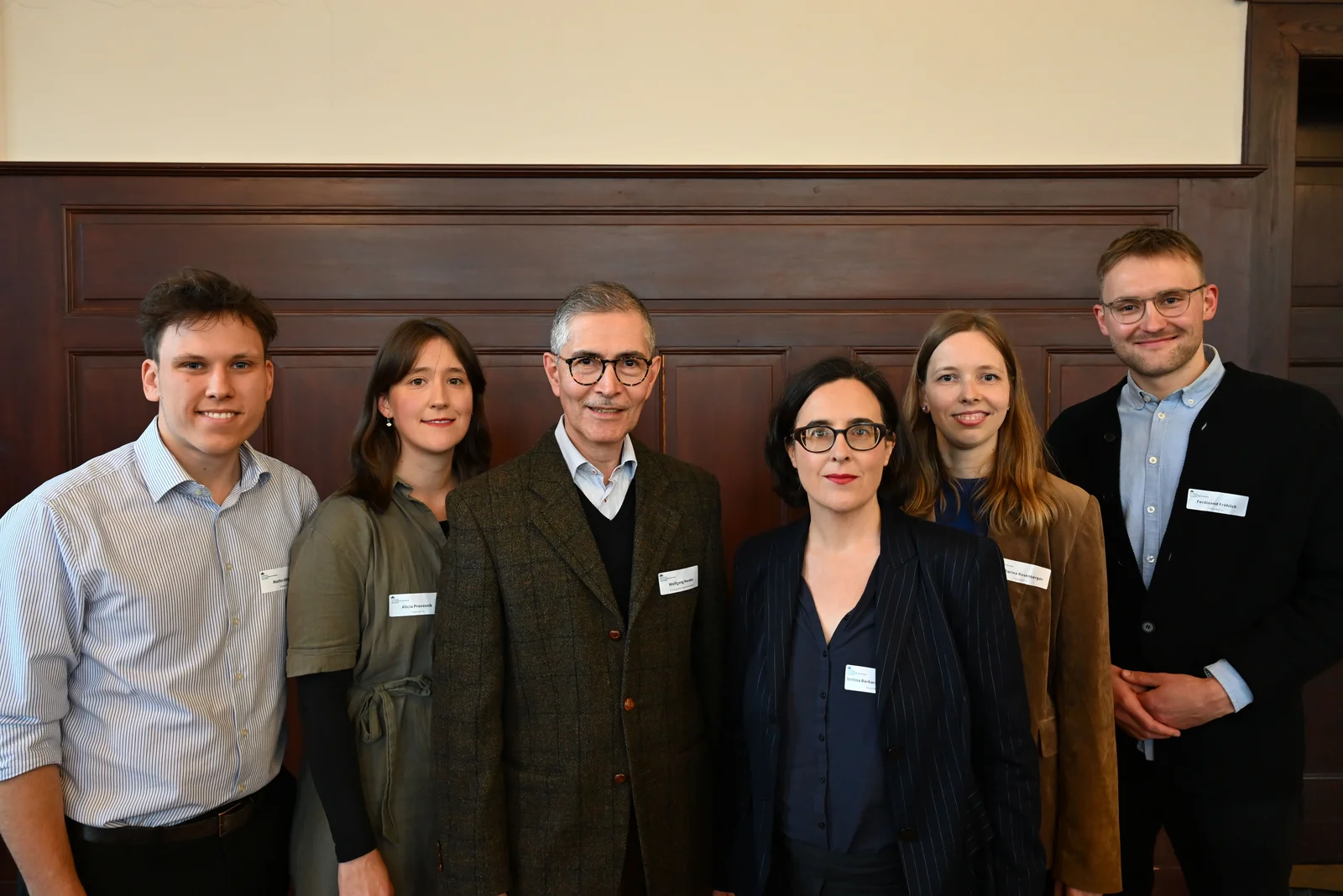 Fördernde und ihre Stipendiat*innen Ein Gruppenfoto mit den 5 Stipendiatinnen und dem Förderer des Deutschlandstipendiums.