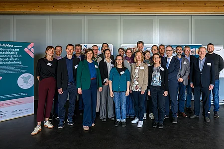 Gruppenbild von Beirat und Projektmitarbeitenden