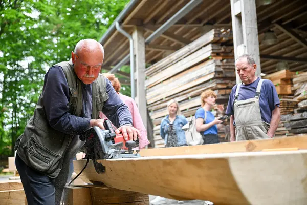 New benches for the circular hiking trail