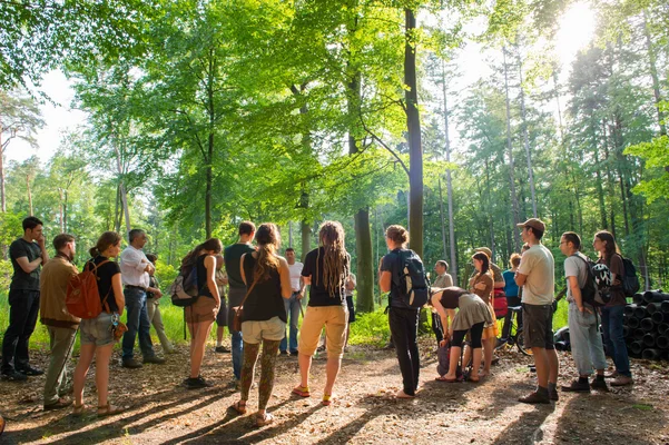 Studierende im Wald Studierende im Wald