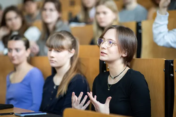 Studierende im Hörsaal Absolvent*innen im Hörsaal, HNEE | Florian Reischauer